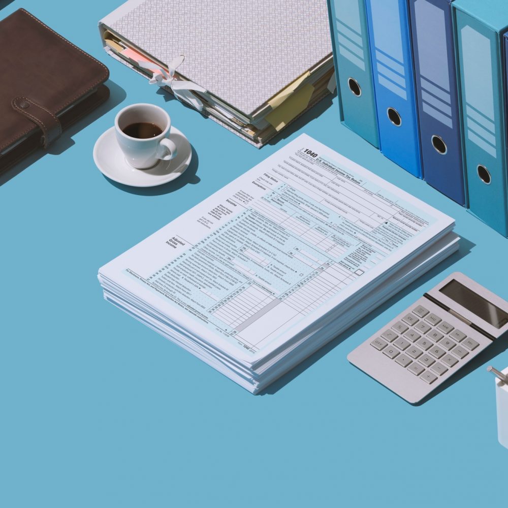 Filing the 1040 tax return form